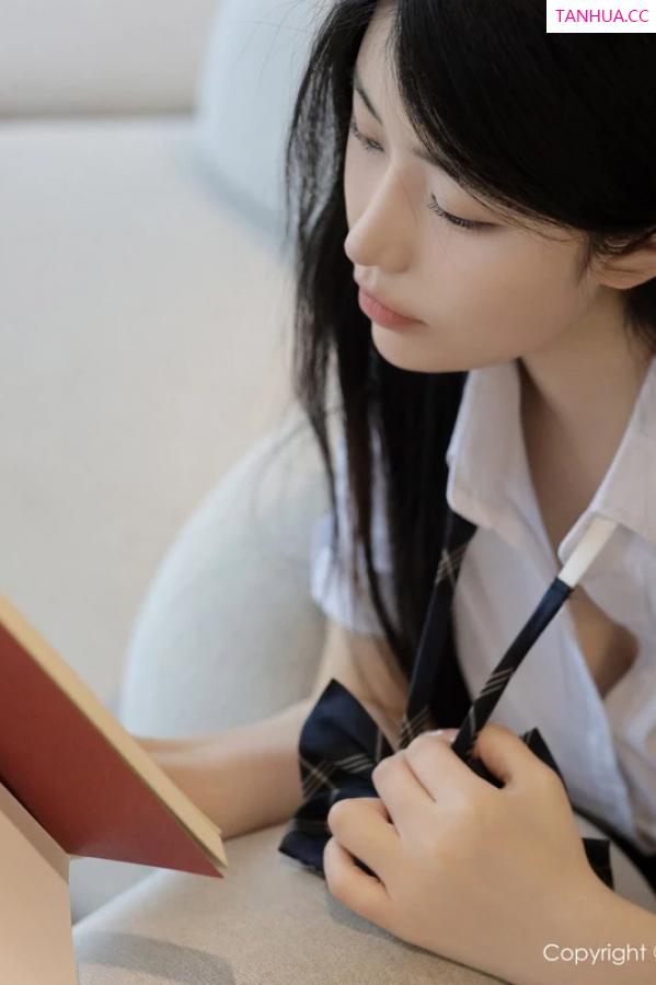   [XiuRen]高清写真图 2024.03.04 No.8173 陈小花 丝袜美腿第36张图片